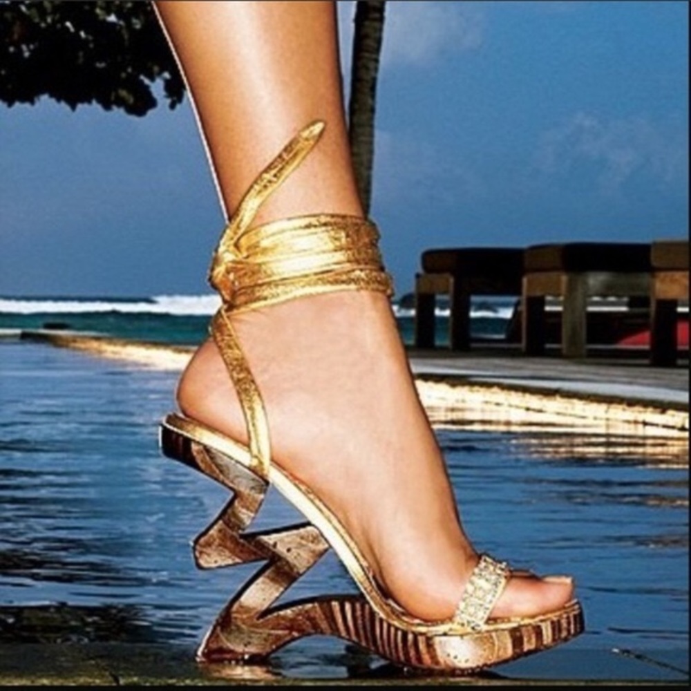 Two lips zig zag wedges